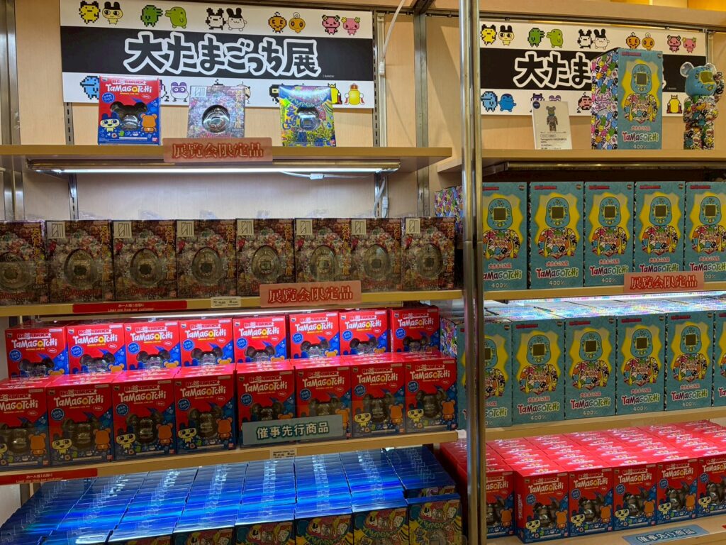 ベアブリックとのコラボたまごっちや30周年限定デザインのたまごっちがありました。